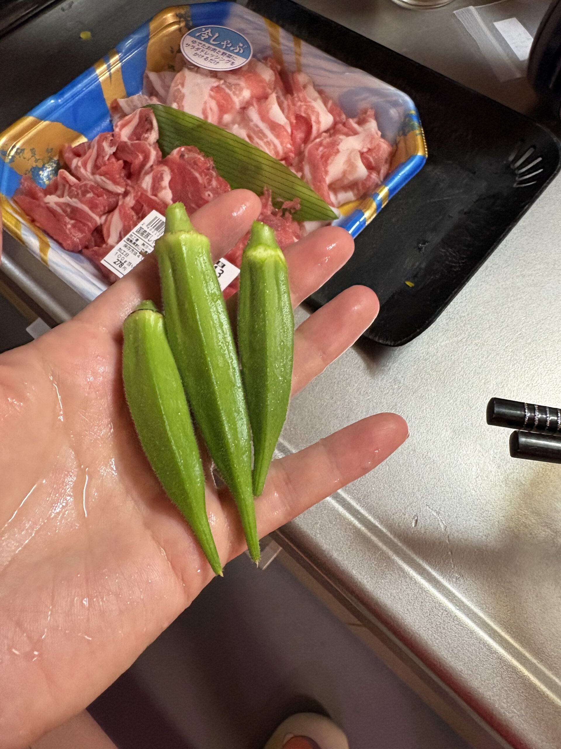 【初収穫】ベランダ菜園のオクラを豚しゃぶで食べてみた